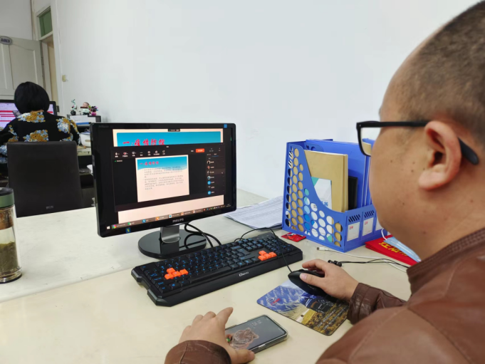 0520e8ddeaf8e8345672102252f01826