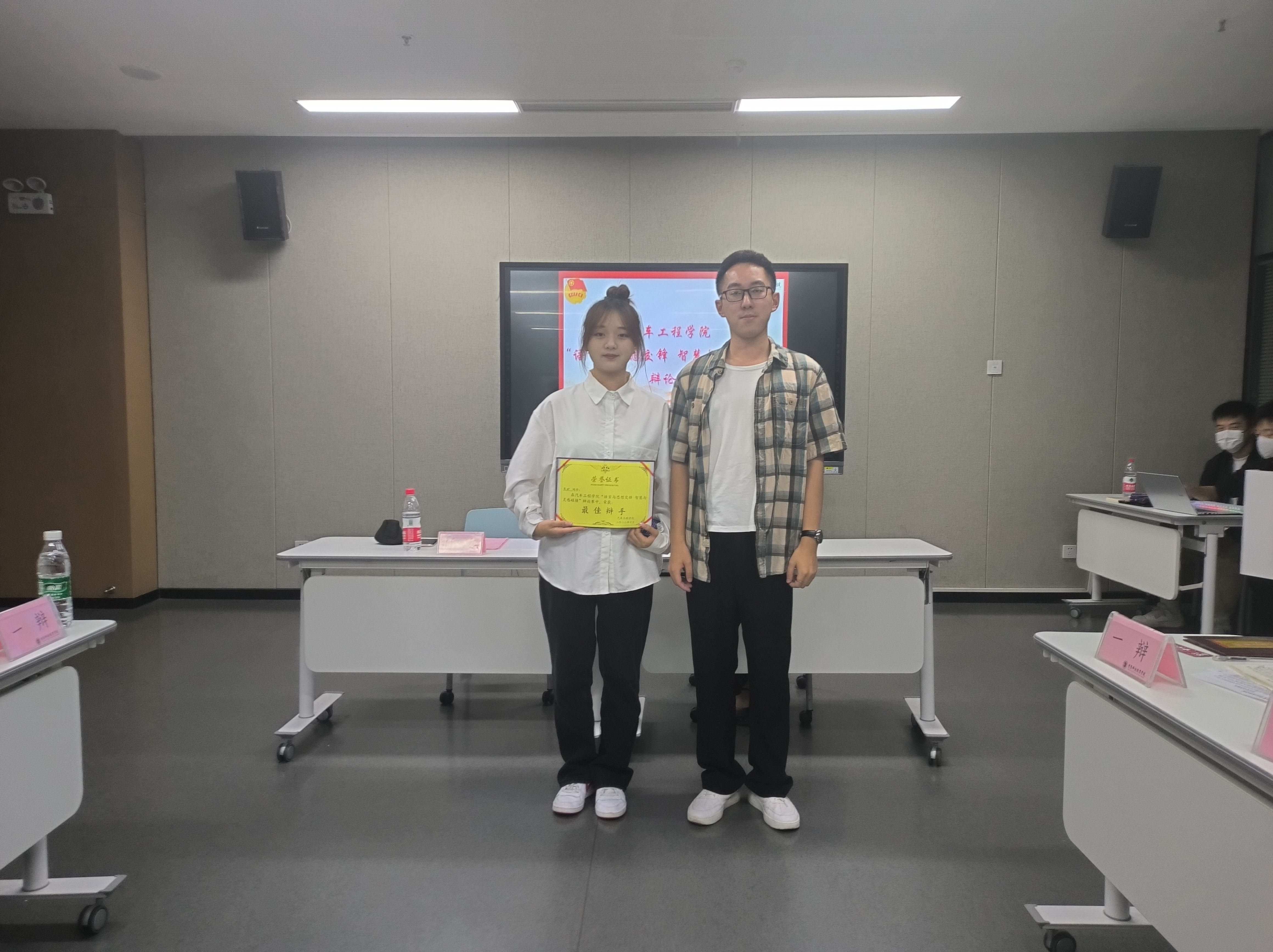 1NJ[1B99%XVJAM]BF}JWP94