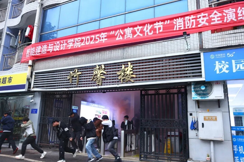 3消防安全疏散演练.jpg 3消防安全疏散演练.jpg
