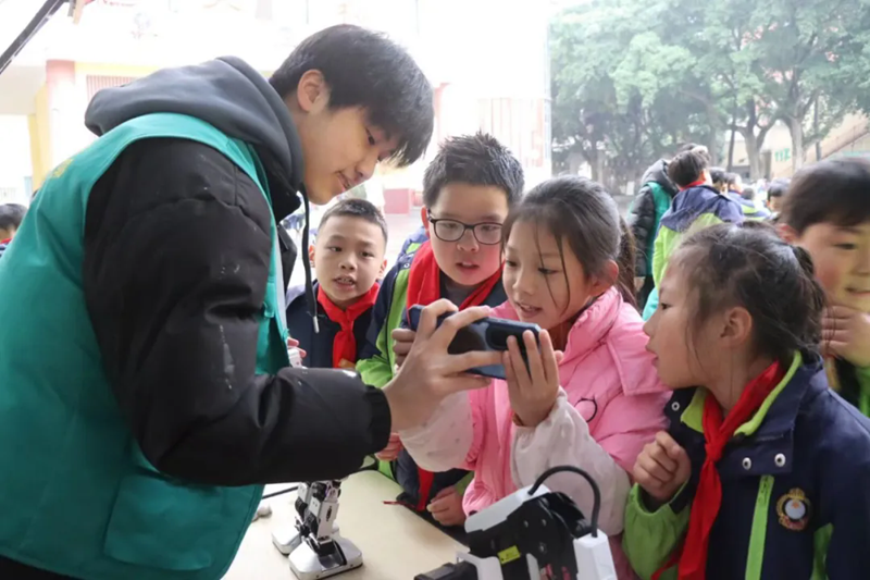 640.webp (9).png 640.webp (9).png