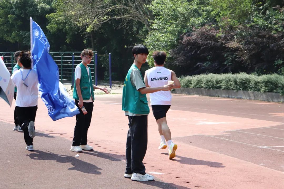 8d75ab9a1556bbfe659f6c1cb8a650c3.jpg